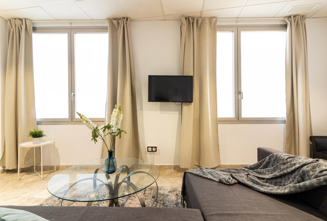 Saenz Suites Gallery By Bossh! Apartments Малага Экстерьер фото