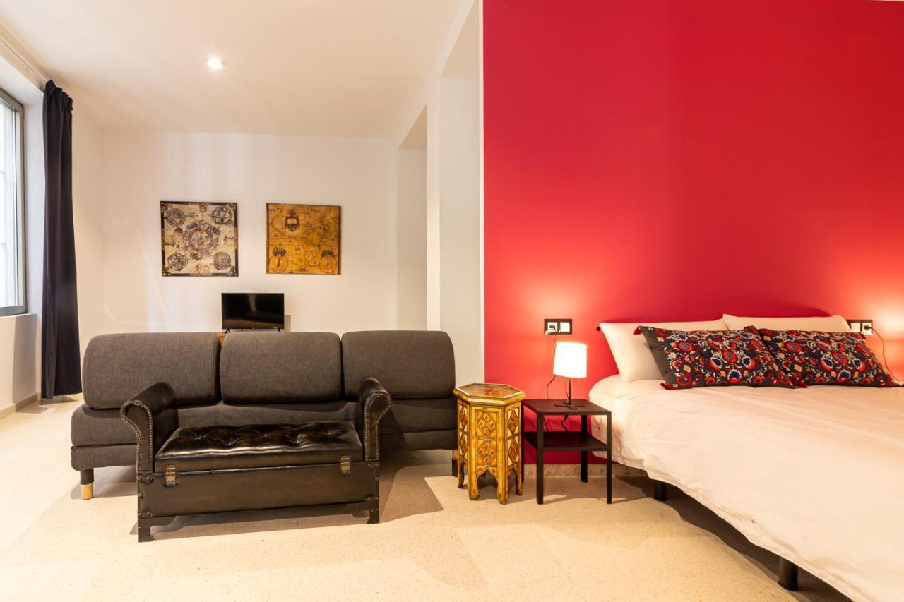 Saenz Suites Gallery By Bossh! Apartments Малага Экстерьер фото