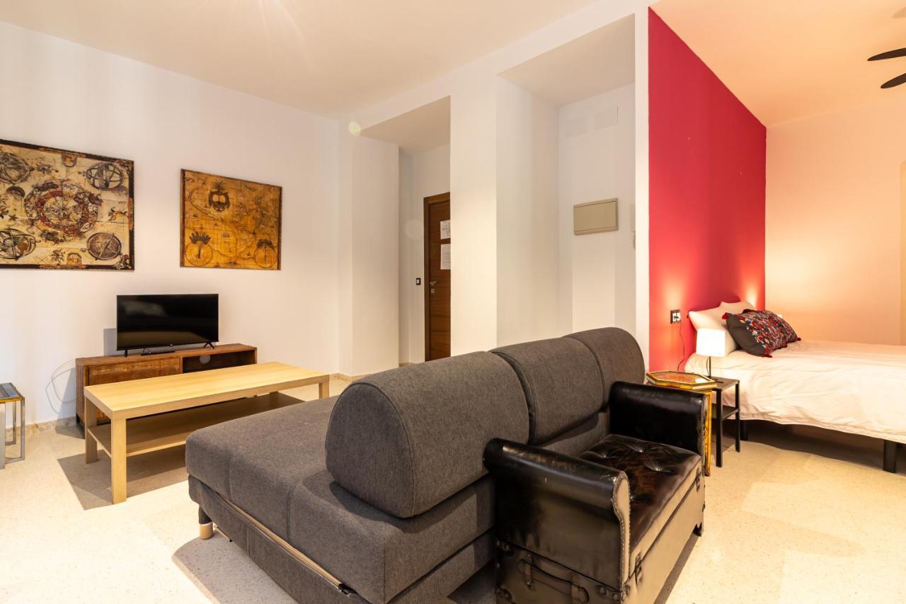 Saenz Suites Gallery By Bossh! Apartments Малага Экстерьер фото